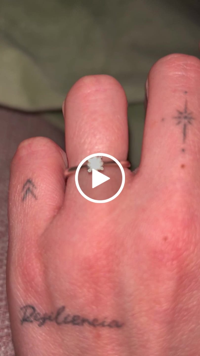 Customer video review of Anillo Circonita Solitaria