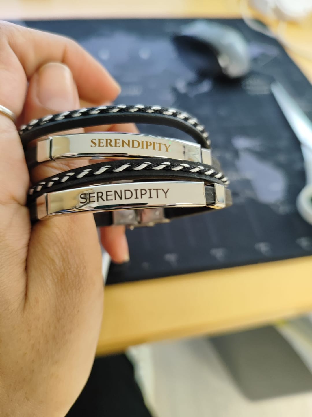 Customer photo review of Pulsera Hombre BRAVE Lord ~ Texto Personalizable