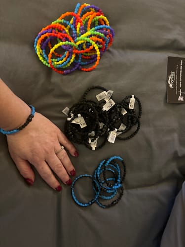 Customer photo review of Black PRO Hair Ties: Easy Release Adjustable for Every Hair Type PACK OF 6