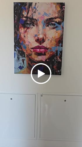 Customer video review of Occhi di ghiaccio