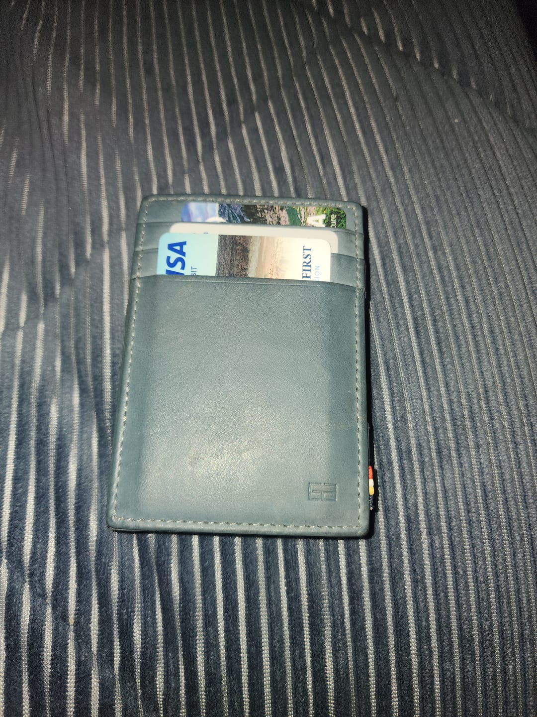 Customer photo review of Essenziale Magic Wallet