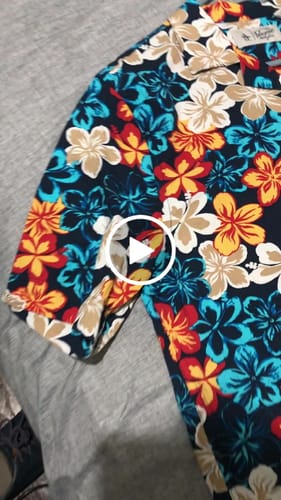 Customer video review of Camisa Manga Corta Con Cuello Camp Y Estampado Floral Tropical