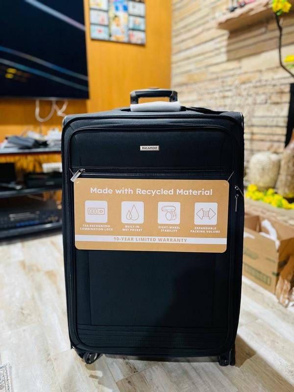 Customer photo review of Avalon Softside Large Check-In Expandable Spinner