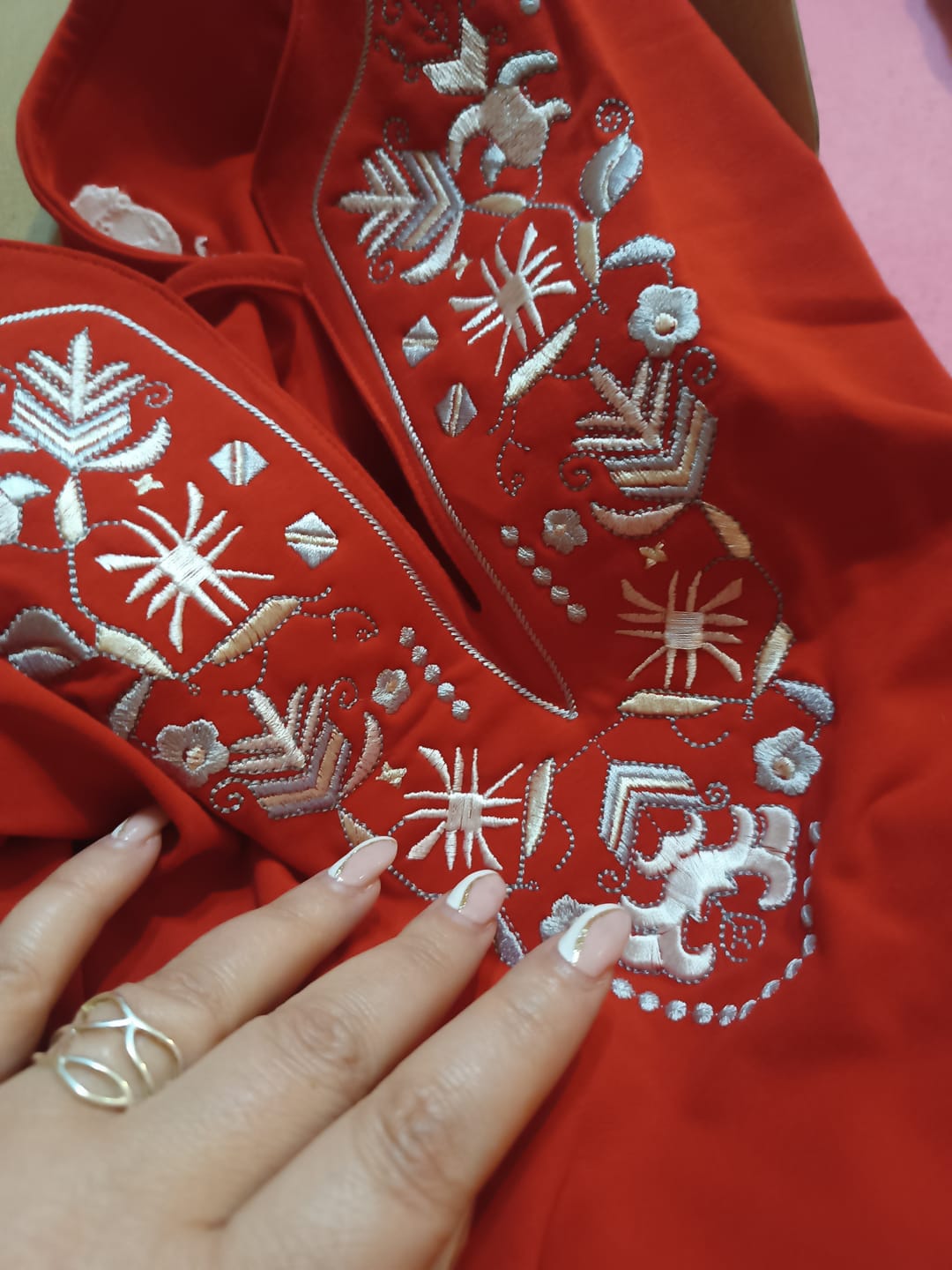 Customer photo review of Тениска с V деколте - "Самоковска"