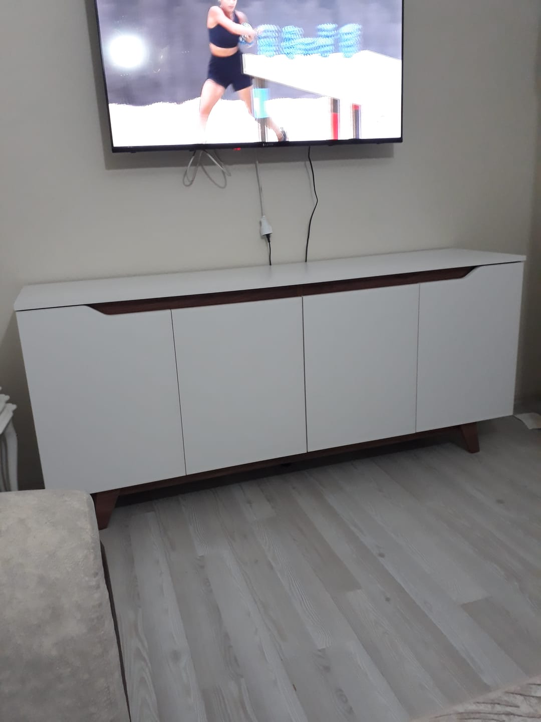Customer photo review of Rani GD102 Modern Ayaklı Konsol Beyaz - Minyatür Ceviz