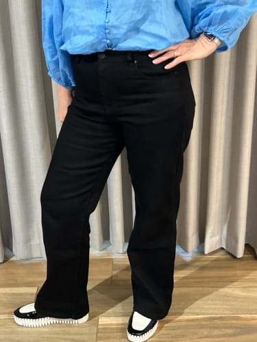 Customer photo review of Impact Relaxed Fit Jeans - Black