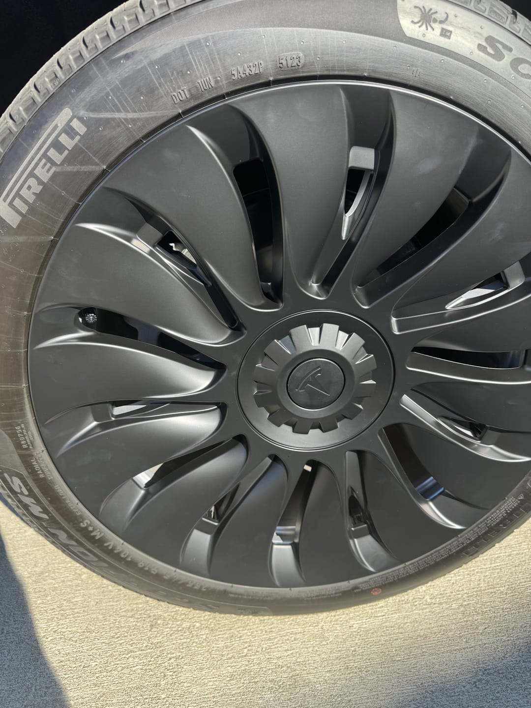 Customer photo review of TESPLUS 19'' Hurricane Style Wheel Cover for Model Y
