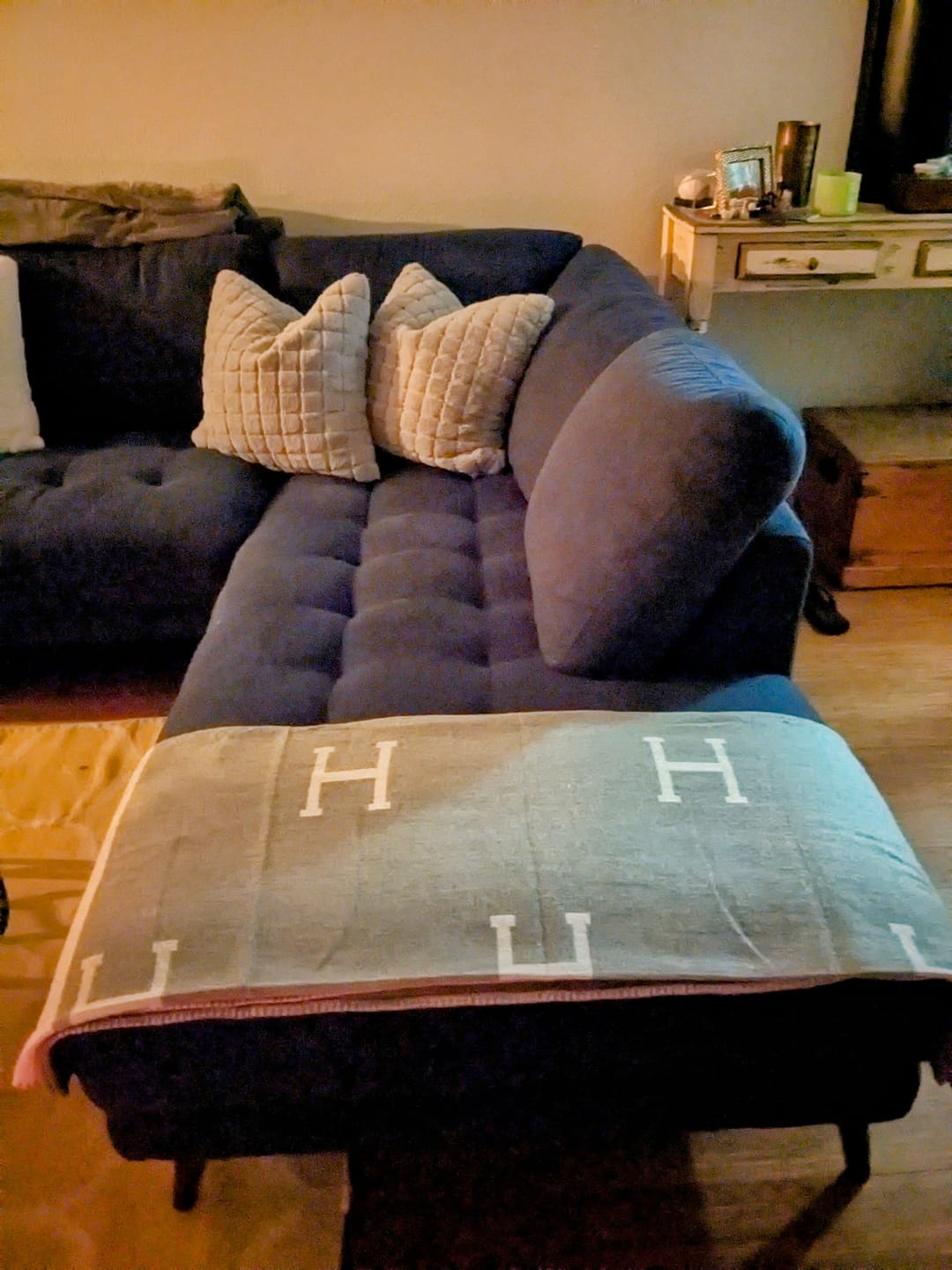 Customer photo review of Soft Warm Luxury Cashmere Throw Blanket H Double-Sided Thick Knitted Blanket