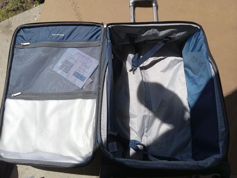 Customer photo review of Avalon Softside Medium Check-In Expandable Spinner