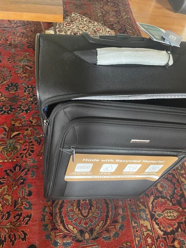 Customer photo review of Avalon Softside Medium Check-In Expandable Spinner