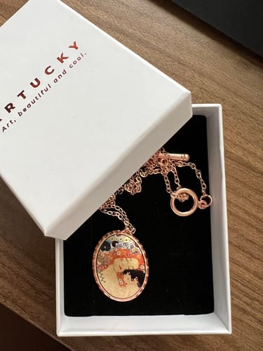 Customer photo review of Gustav Klimt Mother and Child Tablo Tasarım Kolye
