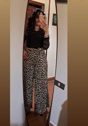 Customer photo review of Pantalone morbido leopardato plissettato