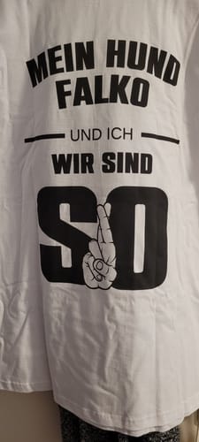 Customer photo review of Mein Hund und ich wir sind so - Personalisierbares Herren Shirt Rückendruck