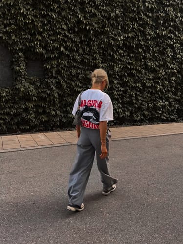 Customer photo review of Bad Girls Love Badass Techno Oversized Shirt (Backprint)