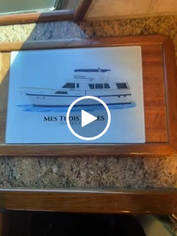 Customer video review of Custom Glass Cutting Boards