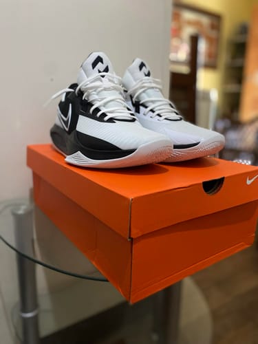 Customer photo review of Nike Men's Precision 6 Basketball Shoes