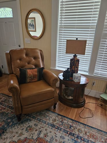 Customer photo review of Laconia Genuine Leather Manual Recliner