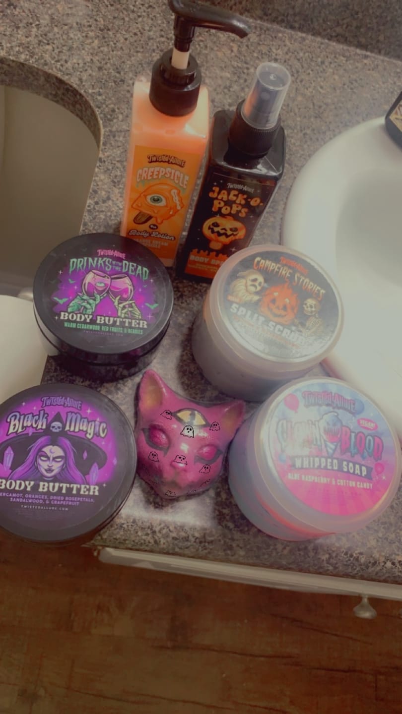 Customer photo review of Drinks with the Dead body butter (Cedarwood, red fruits & berries)