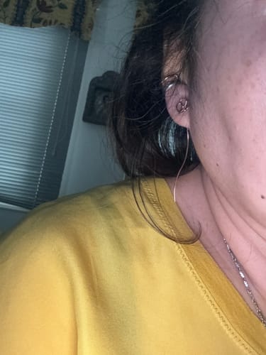 Customer photo review of La D.D One-sided Gold Earring JDDERVS06XX