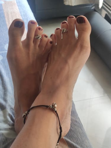 Customer photo review of Oxidised Silver Twin Leaves Toe Rings