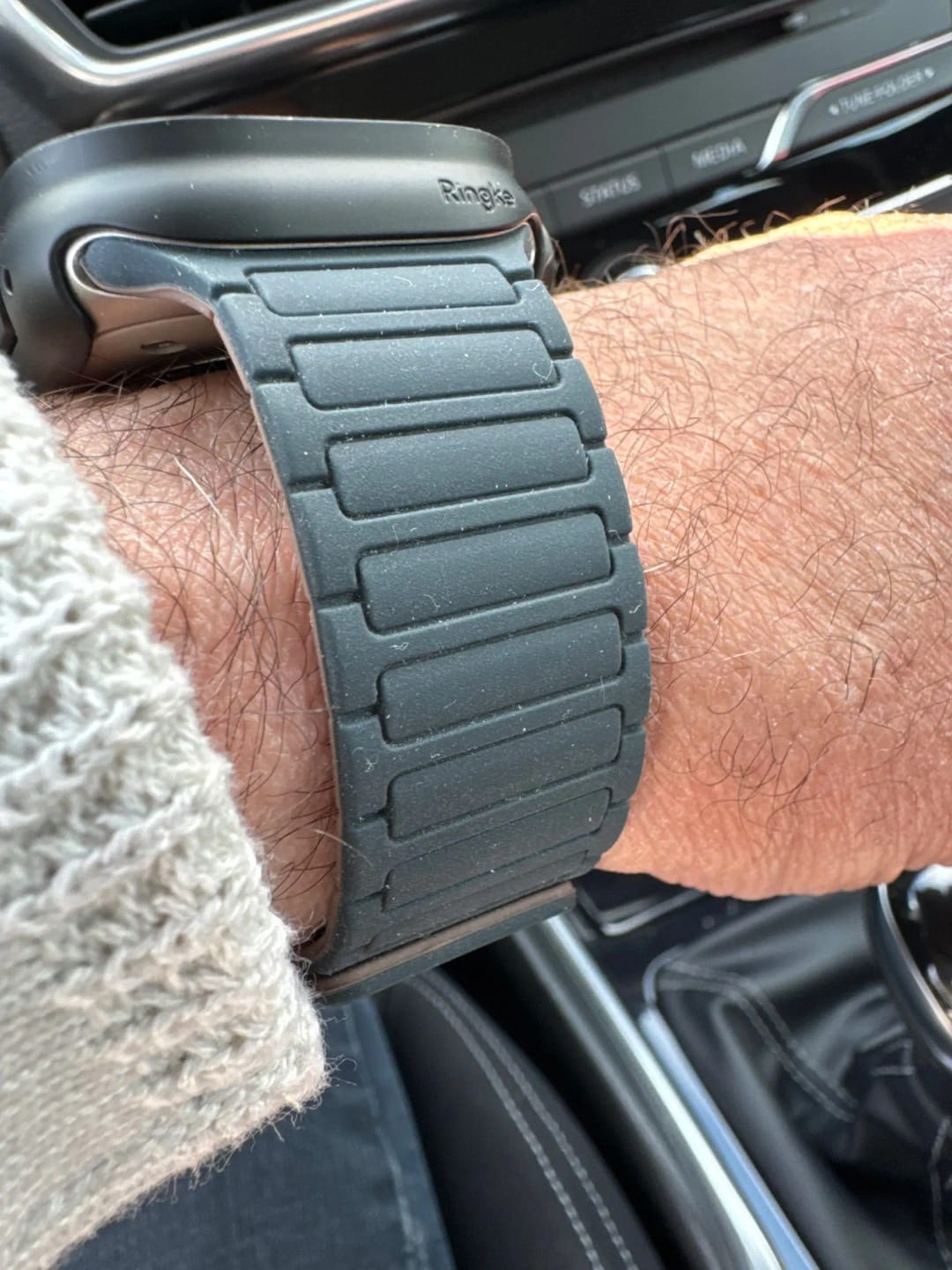 Customer photo review of Silicone Magnetic Link Strap for Apple Watch