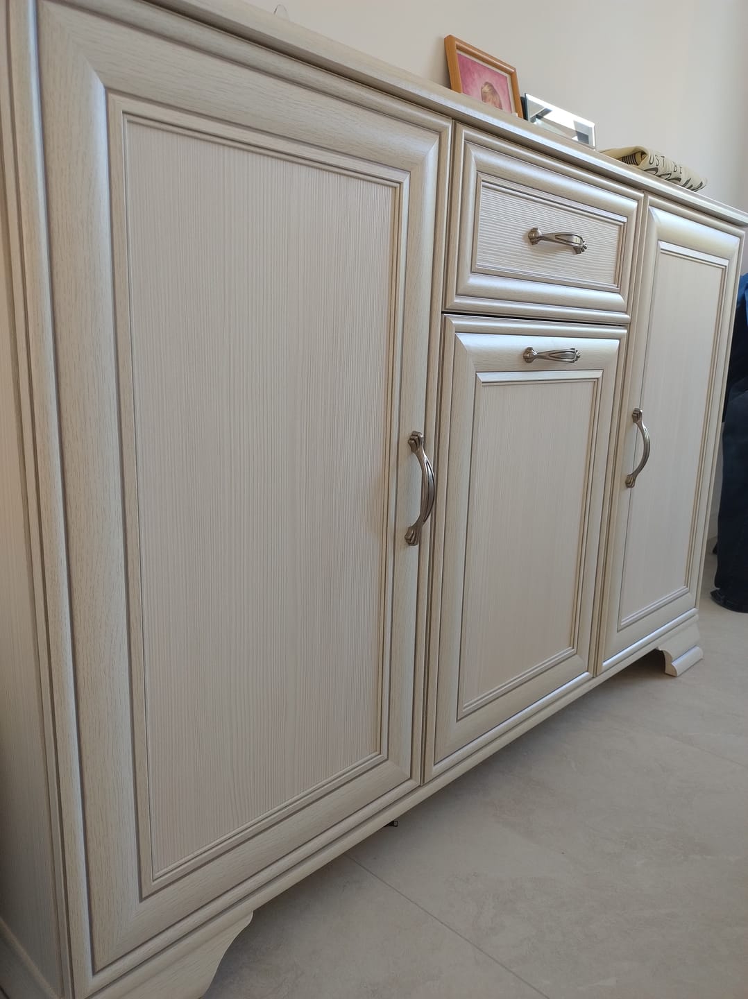 Customer photo review of Comoda cu 3 usi si un sertar Tiffany (Tiffy), woodline crem, PAL, 139x37x90 cm