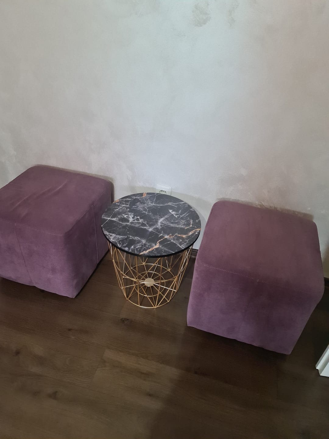 Customer photo review of Masuta cafea HARISSA G, negru cu efect de marmura/auriu, 42x42x41 cm