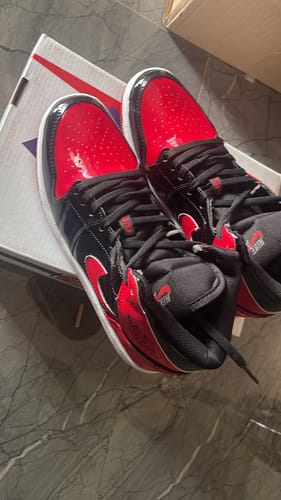 Customer photo review of Tenis Retro 1 Charol Negro Rojo