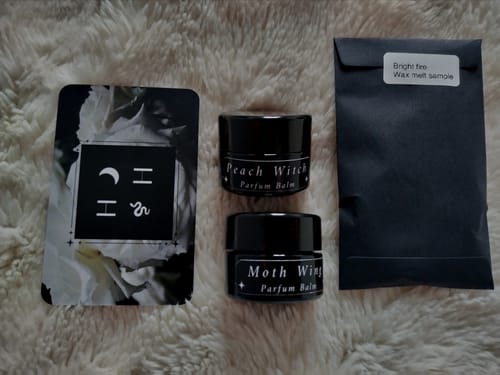 Customer photo review of *New* Moth Wing | Parfum Balm Amaryllis & Bois