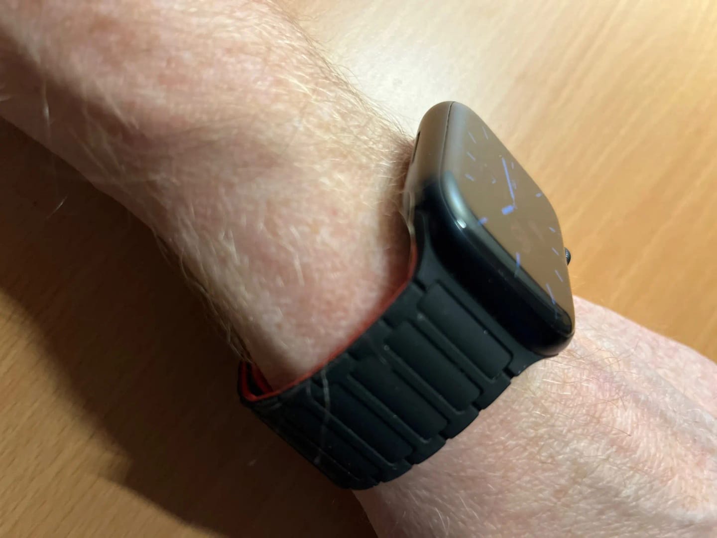 Customer photo review of Silicone Magnetic Link Strap for Apple Watch