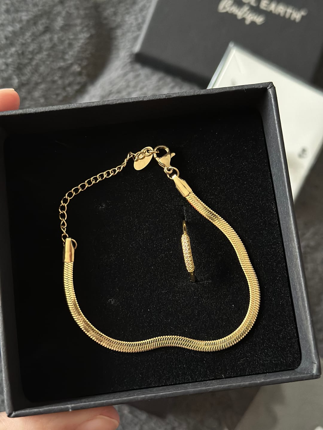 Customer photo review of Sarya Snake Chain Gold Bracelet