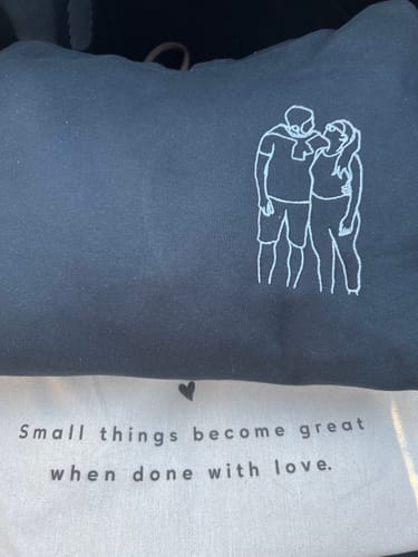 Customer photo review of Camisola Line Art Personalizável