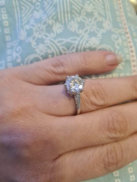 Customer photo review of THE SPARKLE OF MOISSANITE RING