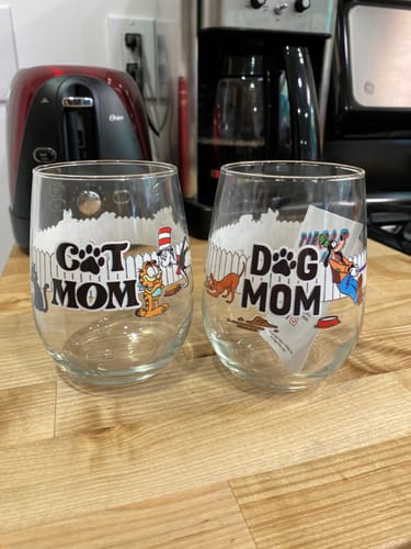 Customer photo review of "Cat Mom" 16oz vina glass
