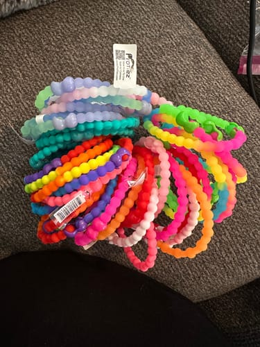 Customer photo review of Sunset Glow Pack PRO Hair Ties: Easy Release Adjustable for Every Hair Type PACK OF 6
