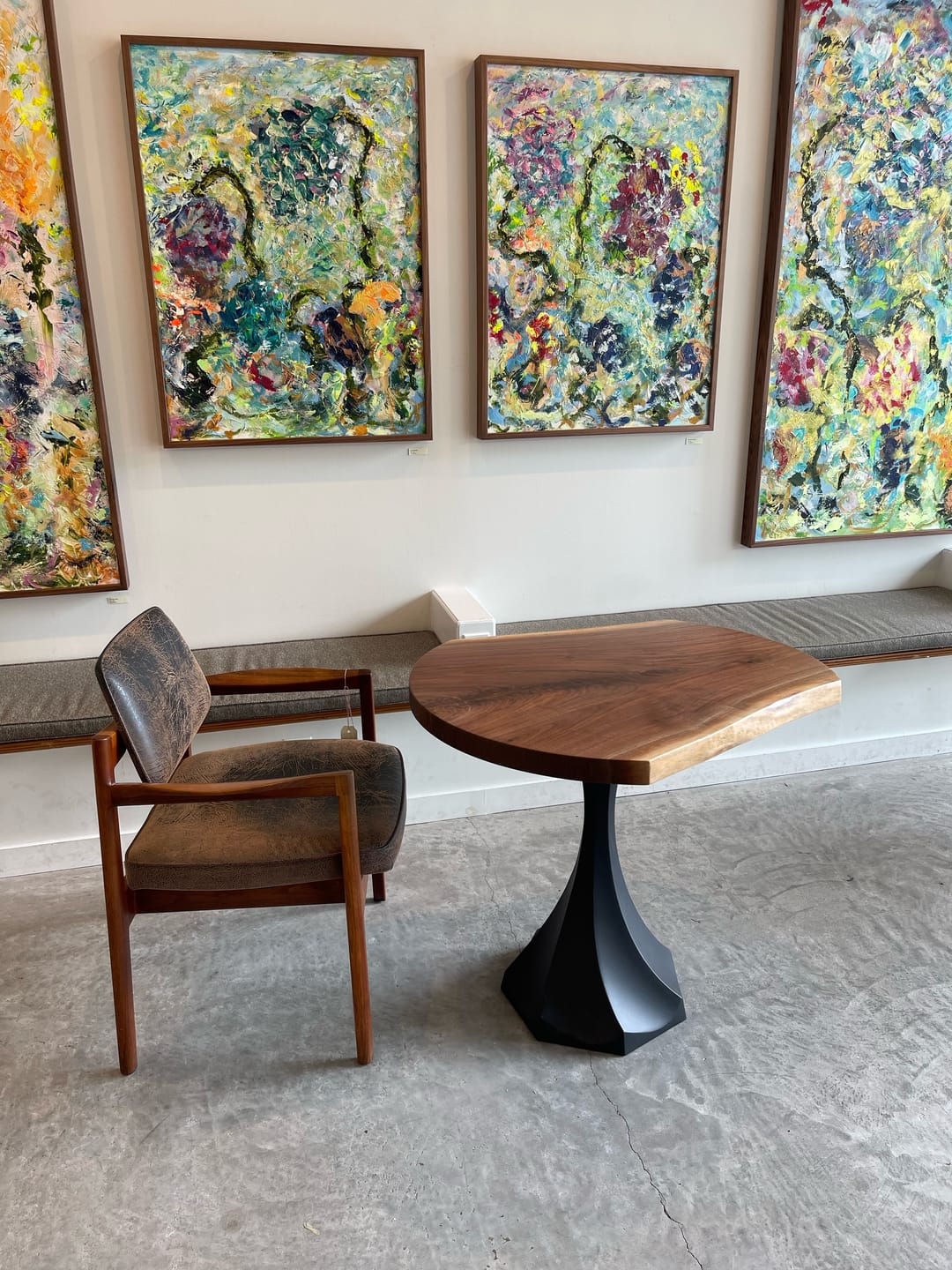 Customer photo review of Table Base 311S Lithe 28H Tulip Legs - Heavy Duty