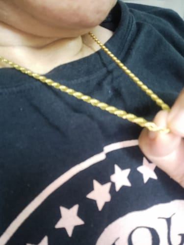 Customer photo review of Twist Chain Essential Necklace