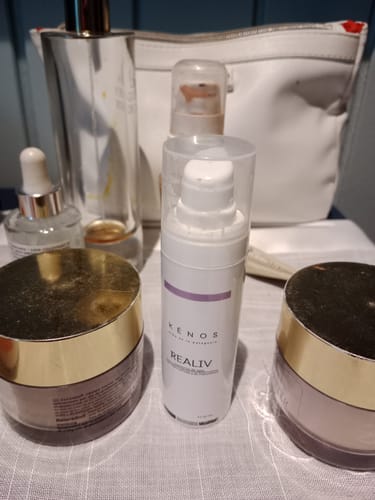 Customer photo review of Realiv - Contorno de ojos