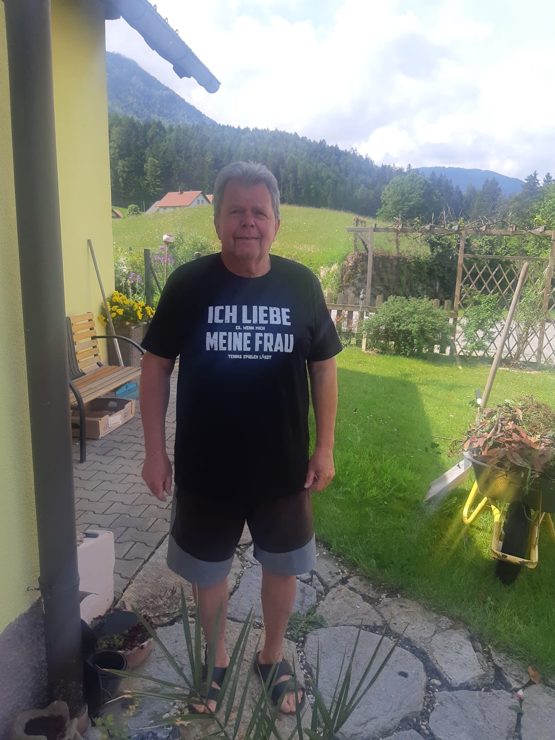 Customer photo review of Ich liebe meine Frau | Premium Herren T-Shirt