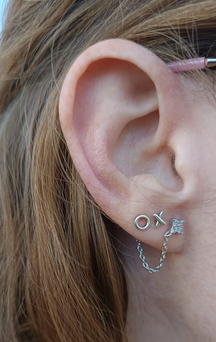 Customer photo review of Pendientes Mini XoXo