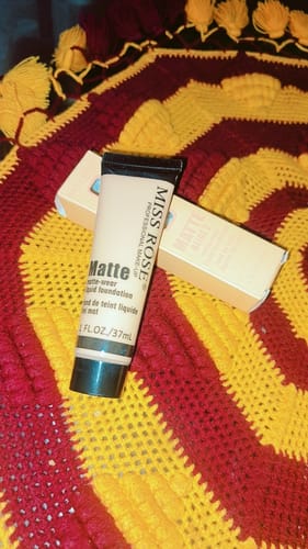 Customer photo review of MISS ROSE Full Coverage Matte Foundation