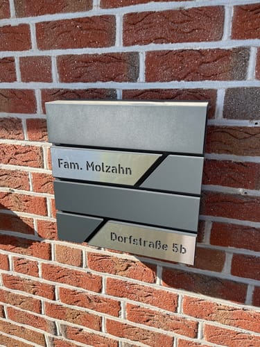 Customer photo review of AlbersDesign Briefkasten B1 anthrazit (RAL7016) personalisiert mit Edelstahl-Schildern
