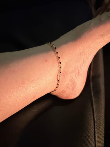 Customer photo review of צמיד רגל מצופה זהב עם טורמלין שחור עם זרע החיים