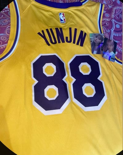 Customer photo review of Le Sserafim Basketball Jersey