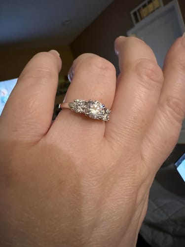 Customer photo review of Versai 1Ct Moissanite 925 Sterling Silver Three Stone Ring