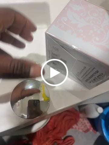 Customer video review of Crème Vaseline YARA ROSE  - Lattafa 20 GR