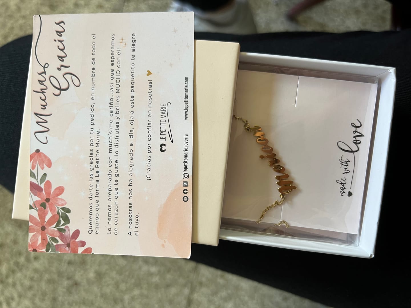 Customer photo review of Collar Nombre