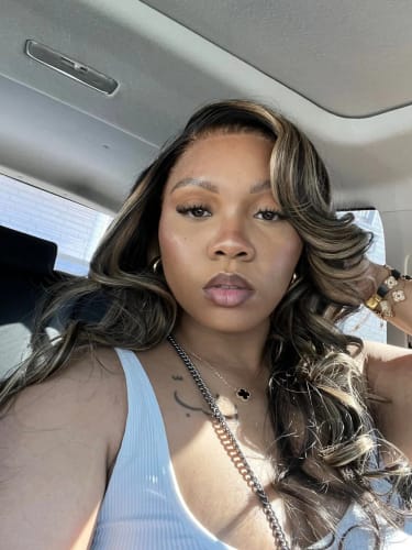 Customer photo review of Balayage Highlight Brown With Honey Blonde Skunk Stripe Glueless Wig Pre Cut 5x5 Lace Pre Bleached Knots