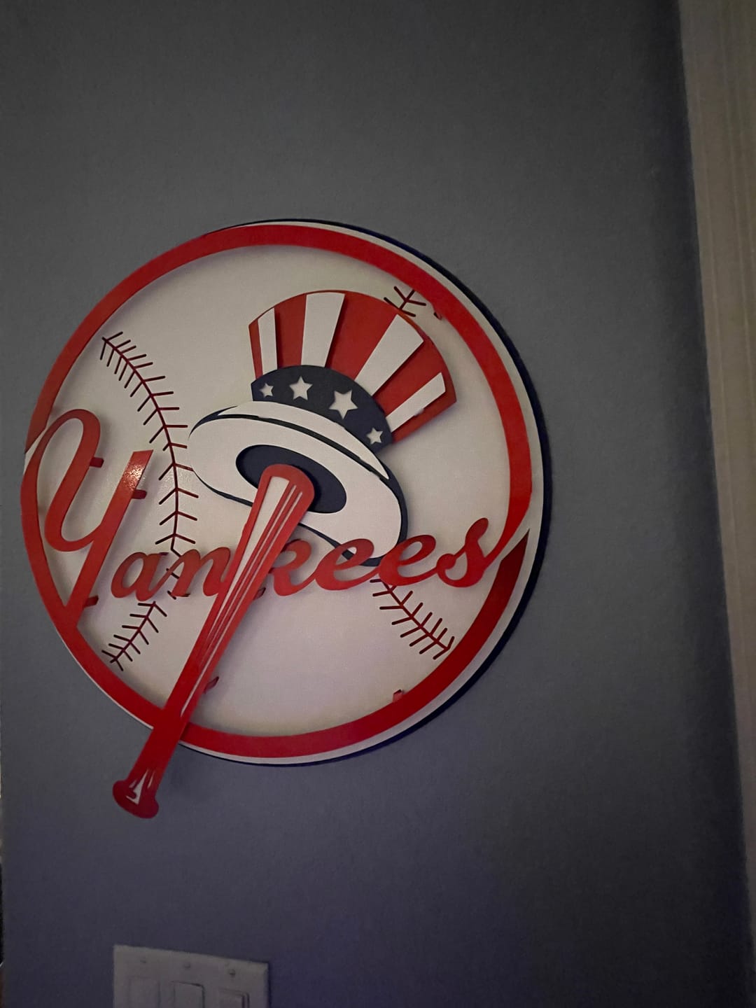 Customer photo review of New York Yankees "BAT AND HAT" 3D Vintage Metal Wall Art