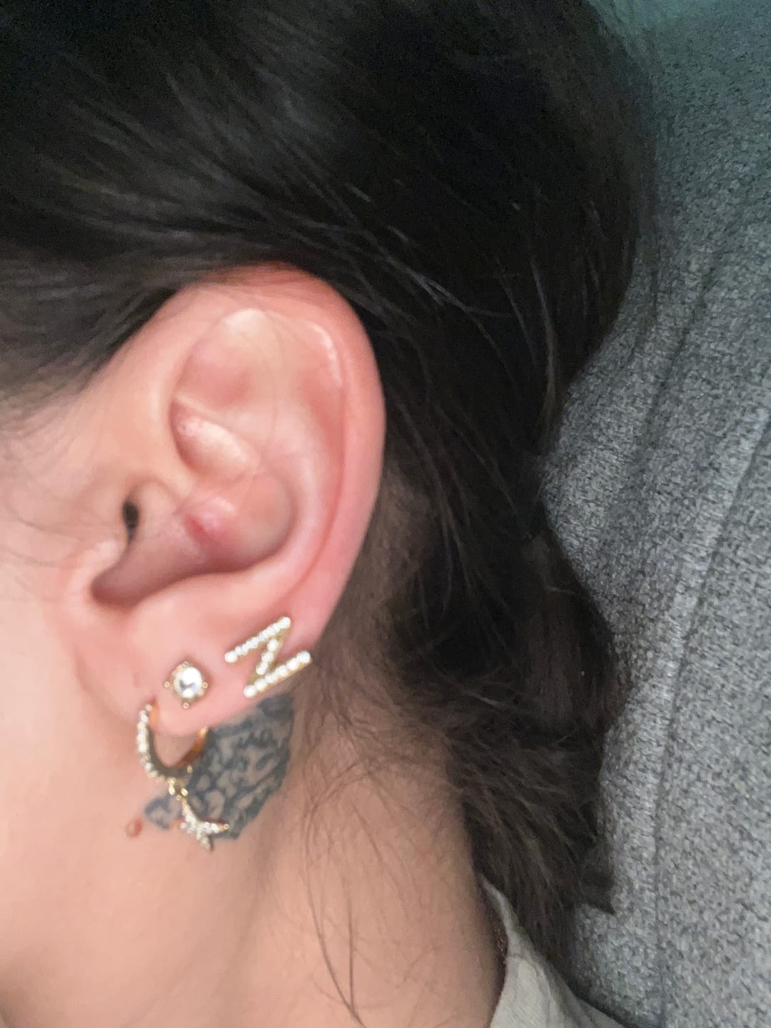Customer photo review of Iced Letter Ohrstecker | 18K vergoldet